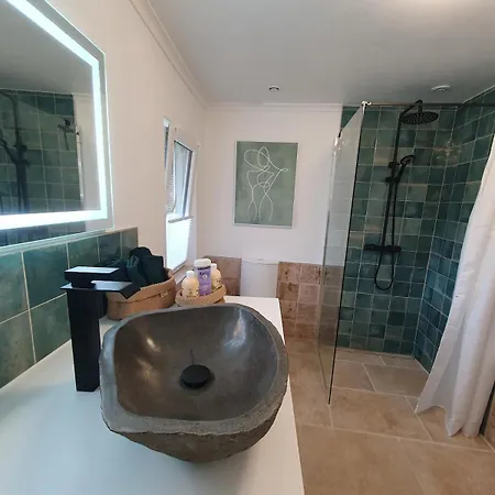 Tranquillity In A Modern Unit 펜션