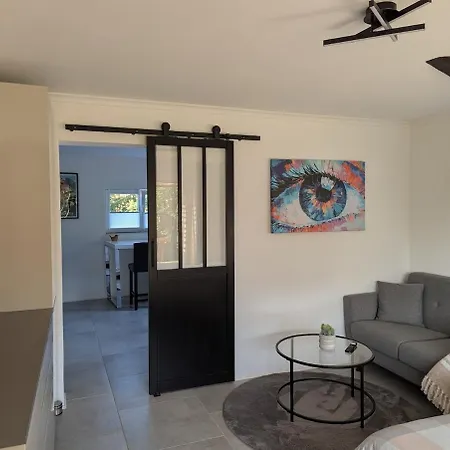 Tranquillity In A Modern Unit בית נופש