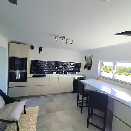 Tranquillity In A Modern Unit * Bazugues