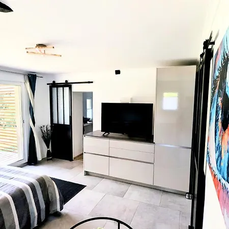 펜션 Tranquillity In A Modern Unit