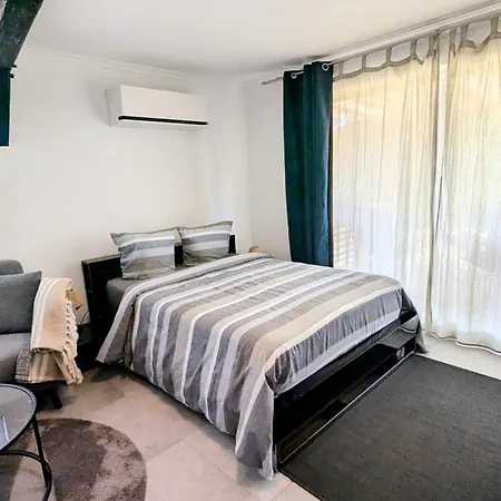 Tranquillity In A Modern Unit 펜션 Bazugues