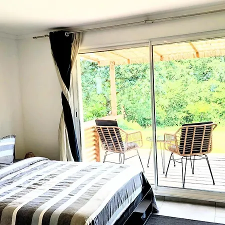 Tranquillity In A Modern Unit * Bazugues