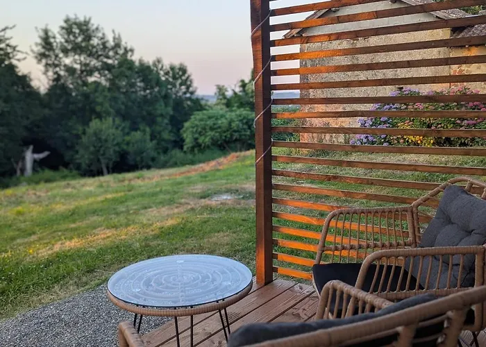 Tranquillity In A Modern Unit * Bazugues