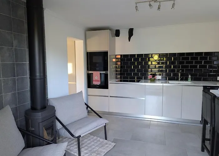 Tranquillity In A Modern Unit Hébergement de vacances