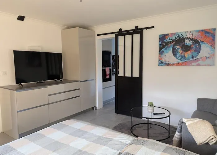 Tranquillity In A Modern Unit *